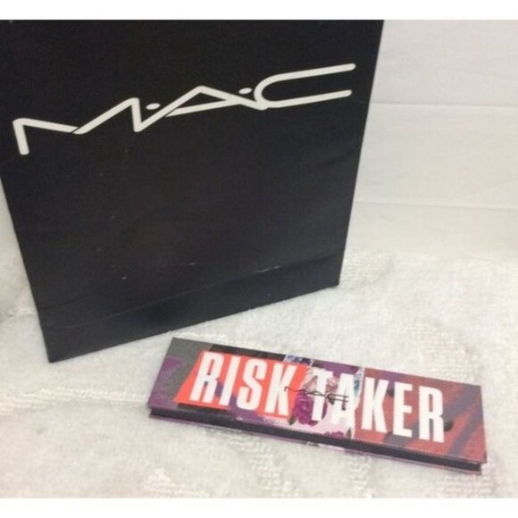 MAC Risk Taker Eyeshadow and Highlighter palette - Picture 9 of 10